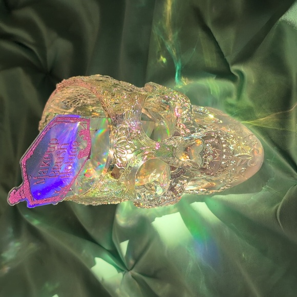 Skull Makeup Brush Holder - Picture 3 of 6